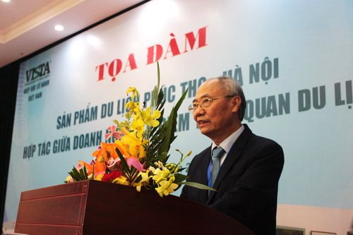 Ông Vũ Thế Bình, Phó Chủ tịch thường trực Hiệp hội Du lịch Việt Nam, Chủ tịch Hiệp hội Lữ hành Việt Nam phát biểu tại tọa đàm